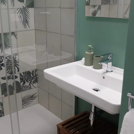 Mamavira Guest house *